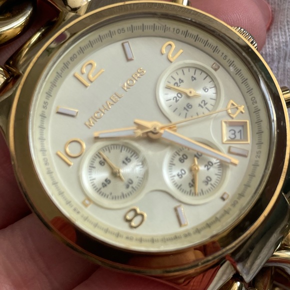 Michael Kors Women's Runway Gold-Tone Watch MK3131 - Picture 8 of 9